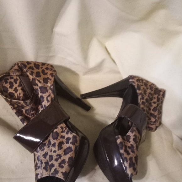 Slip on high heels size 10 Animal Print - Picture 3 of 8